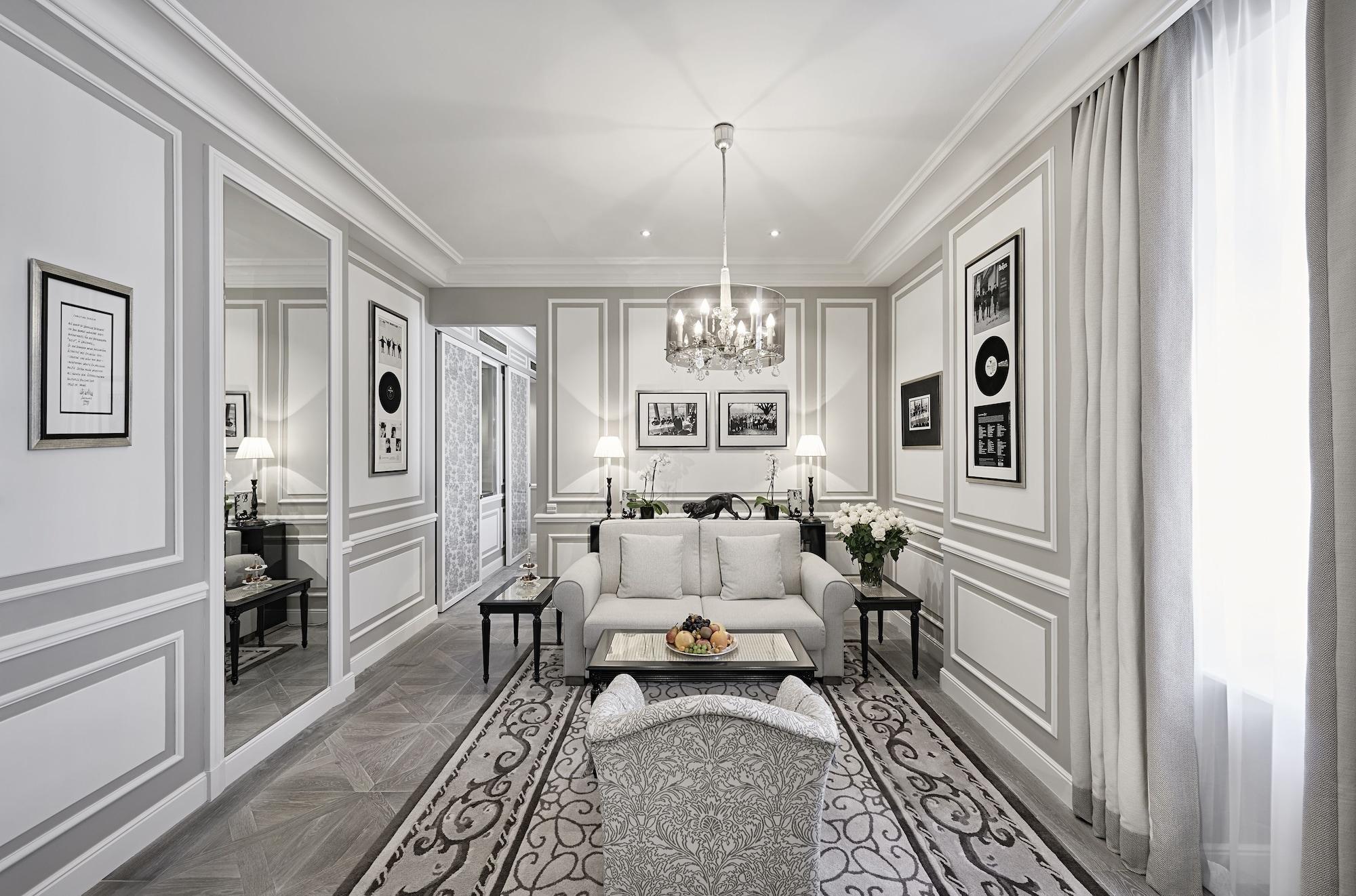 Hotel Sacher Salzburg Luaran gambar A suite at the hotel