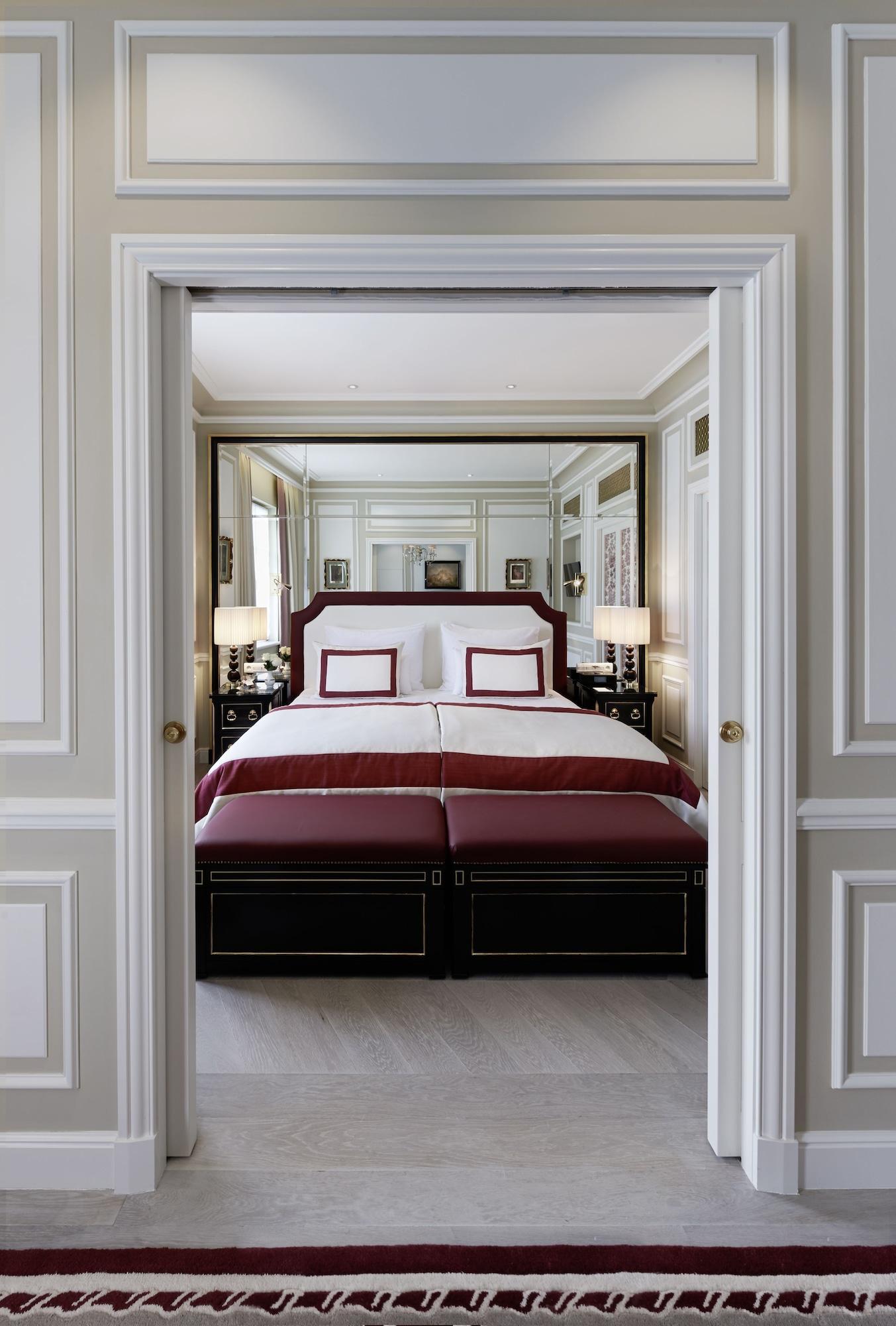 Hotel Sacher Salzburg Luaran gambar A bedroom at the Mandarin Oriental, Paris