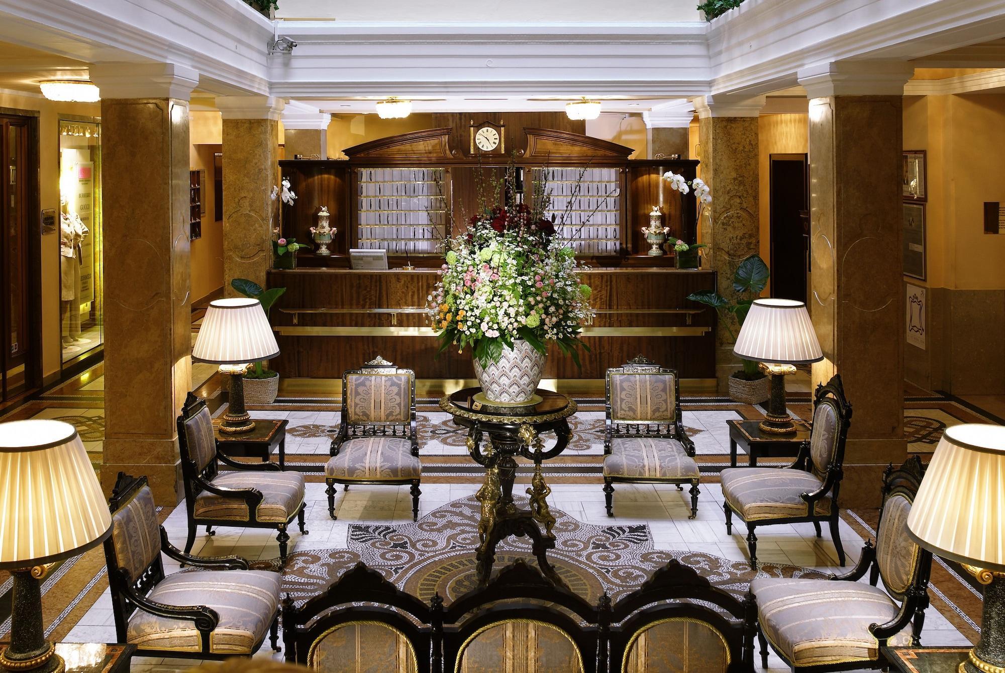 Hotel Sacher Salzburg Dalaman gambar The lobby of the hotel