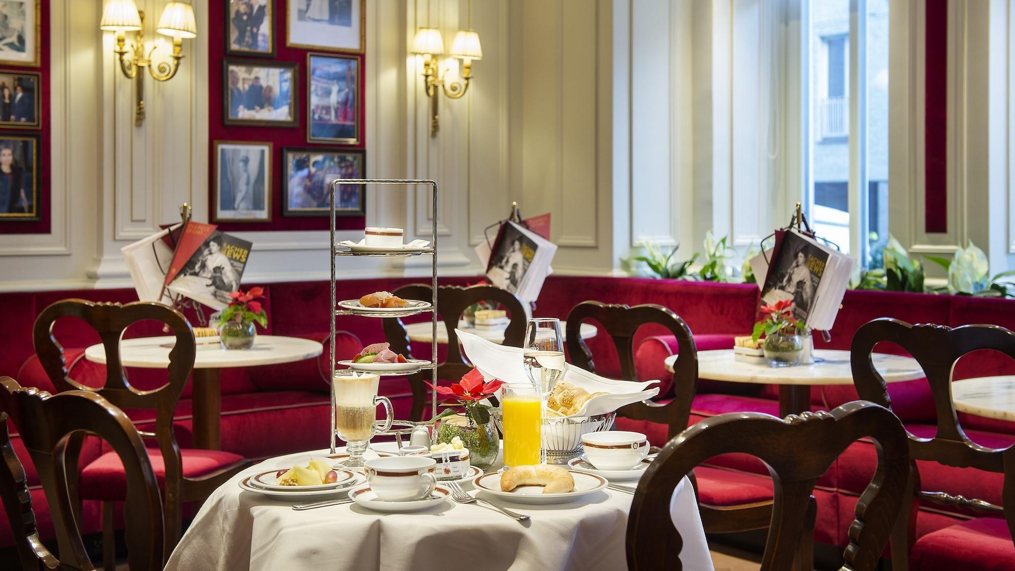 Hotel Sacher Salzburg Luaran gambar The Palm Court at the Ritz