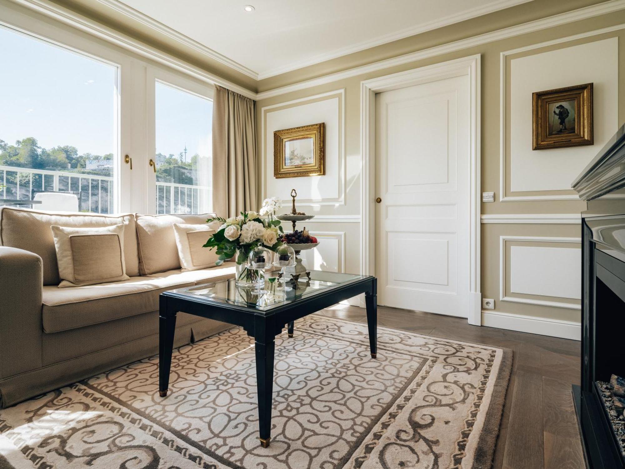 Hotel Sacher Salzburg Luaran gambar A living room in a suite