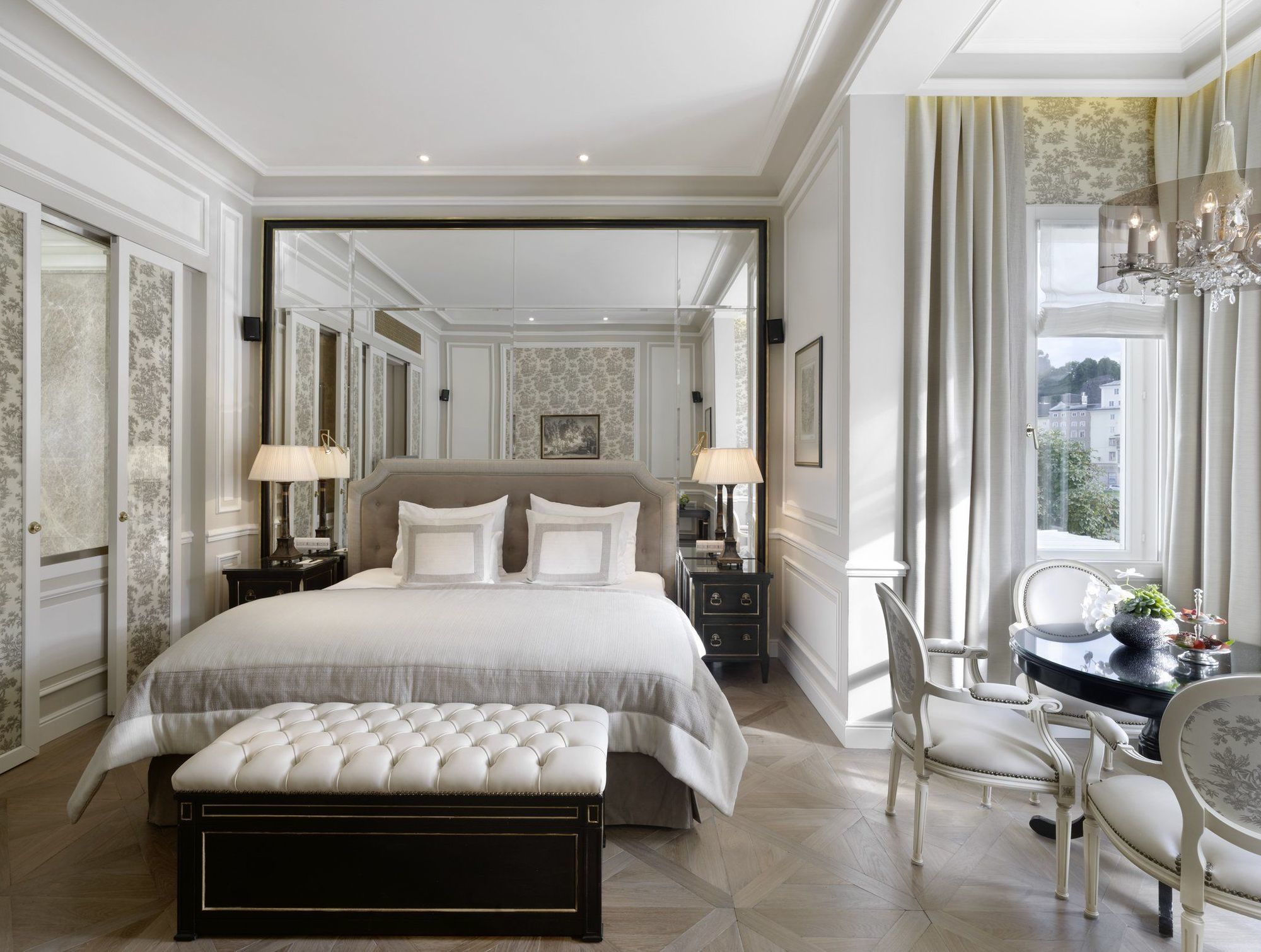 Hotel Sacher Salzburg Bilik gambar A bedroom at the Mandarin Oriental, Paris